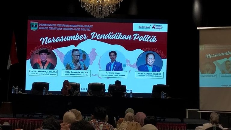 Seminar Pendidikan Politik Bagi Tokoh Masyarakat Kota Padang , Penegakan dan Perlindungan hukum di Negara Pancasila Berdasarkan Prinsip Hak Assasi Manusia